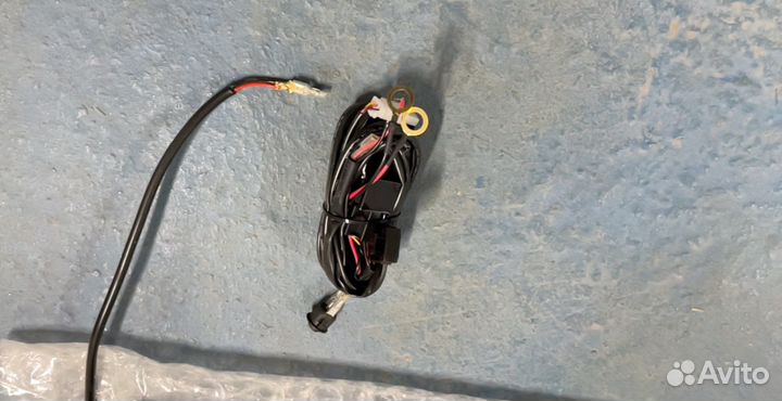 Световая балка желтый и белый свет