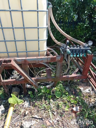 Опрыскиватель навесной на 1000л