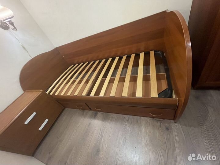 Кровать односпальная бу