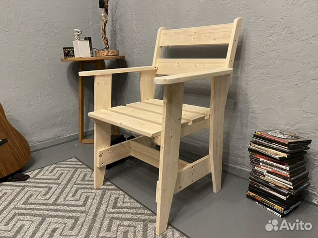 Деревянное кресло из массива