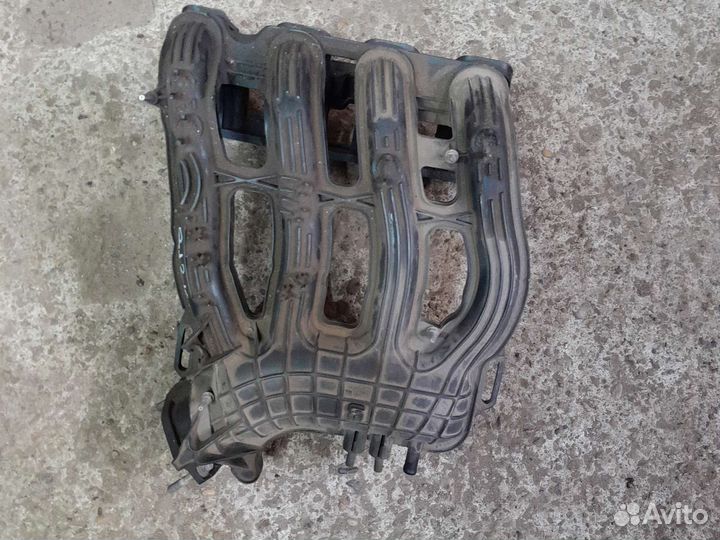 Впускной коллектор 124 126