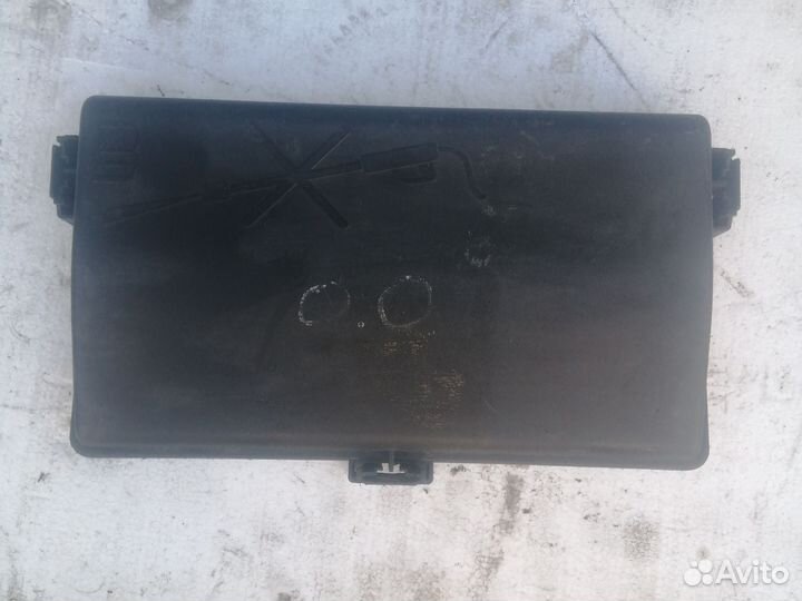 Крышка блок предохранителей Chevrolet Cruze J300