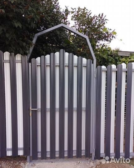 Забор из евроштакетника