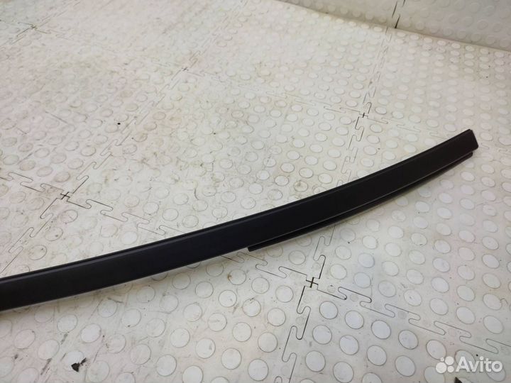 Молдинг лобового стекла правый Toyota Land Cruiser