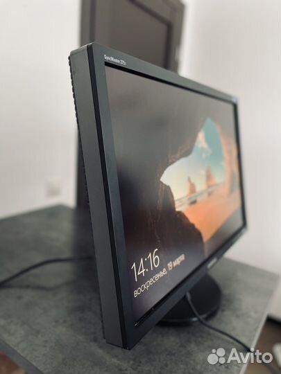 Монитор Samsung SyncMaster 275T