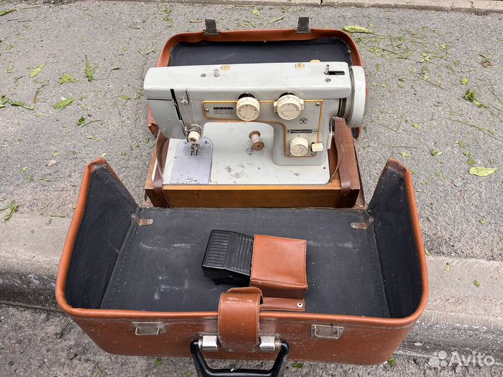 Швейная машина