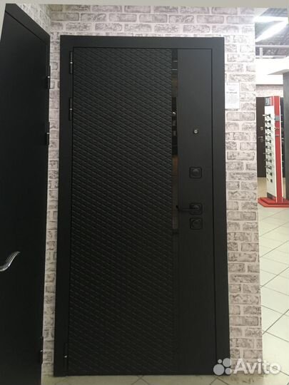 Дверь входная с зеркалом 