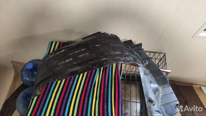 Подкрылок передний левый Toyota Hilux оригинал