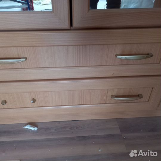 Шкаф 4 х створчатый с отделение для верхней одежды