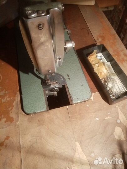 Продам швейную машину Минерва 60года