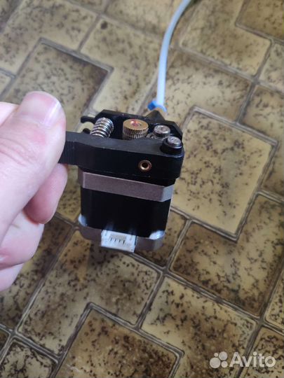 Подающий механизм с мртором