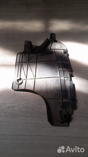 Пыльник бампера задний левый Toyota Rav 4 Xa 40 С