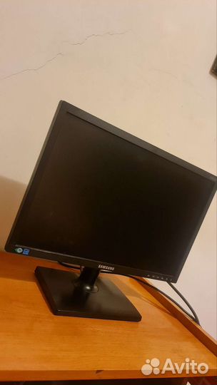 Монитор Samsung S19C200BW