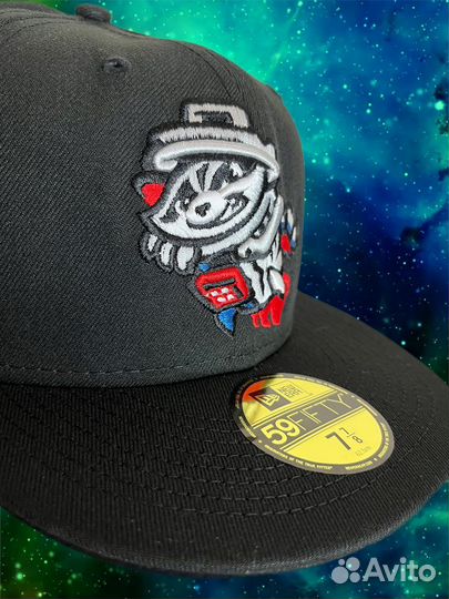 Бейсболка new era принт енот ракета 7 7/8 62,5