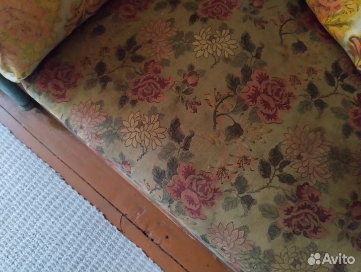 Старинный антикварный диван