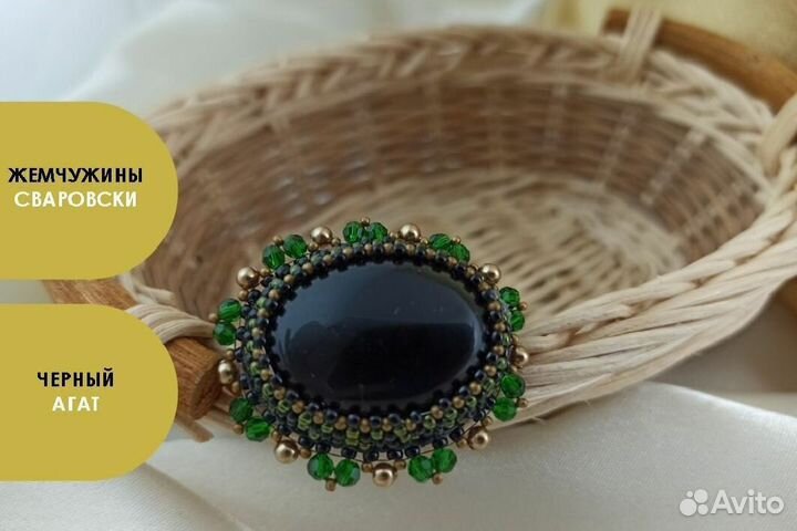 Брошь ручной работы из бисера