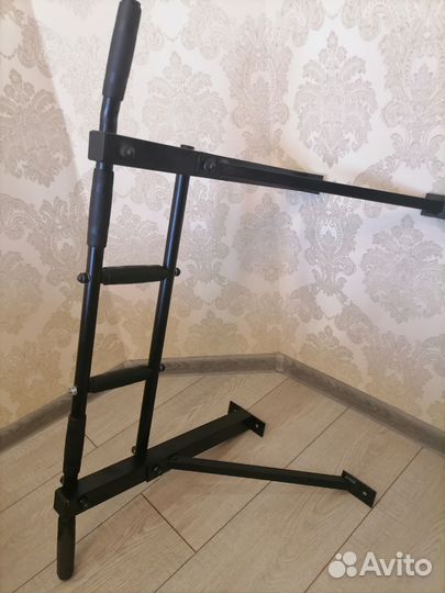 Турник настенный