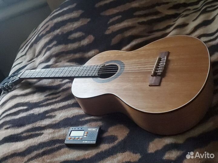 Гитара новая