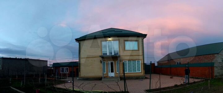 Дом 200 м² на участке 5 сот.