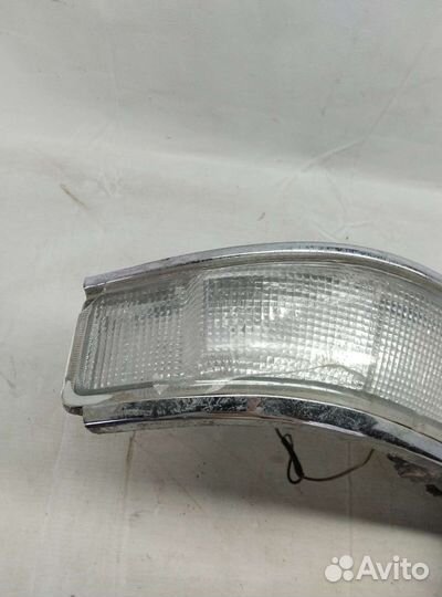 Поворотник toyota hiace 100