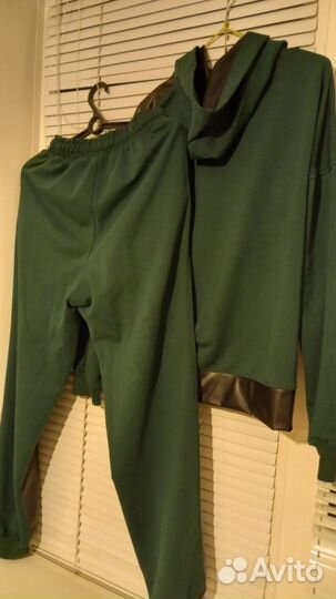 Спортивный трикотажно-кожаный костюм