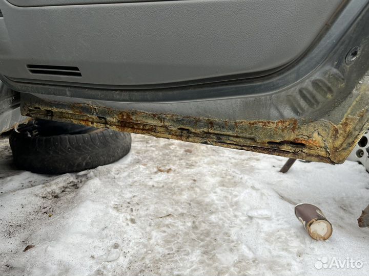 Дверь задняя правая лад приора