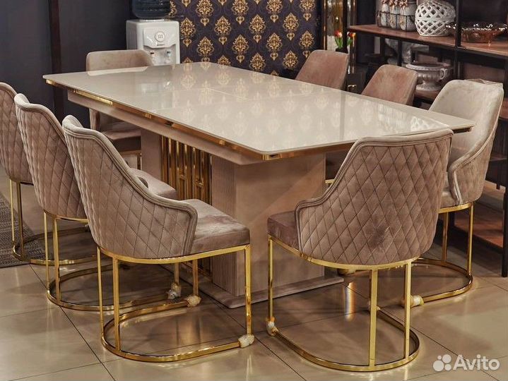 Обеденный стол