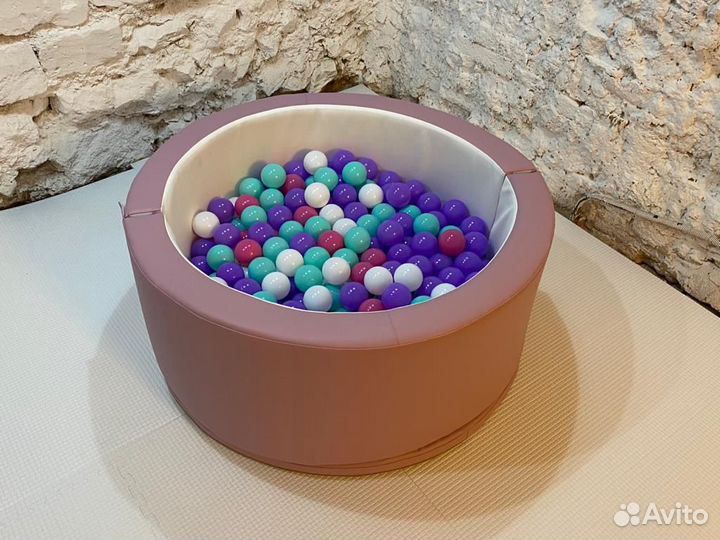 Бассейн с 400 шариками