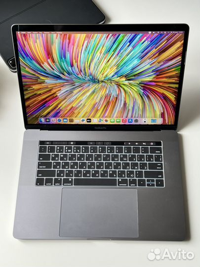 MacBook Pro 15 2018 i7 2.6Ghz 16GB 512GB AMD 560X