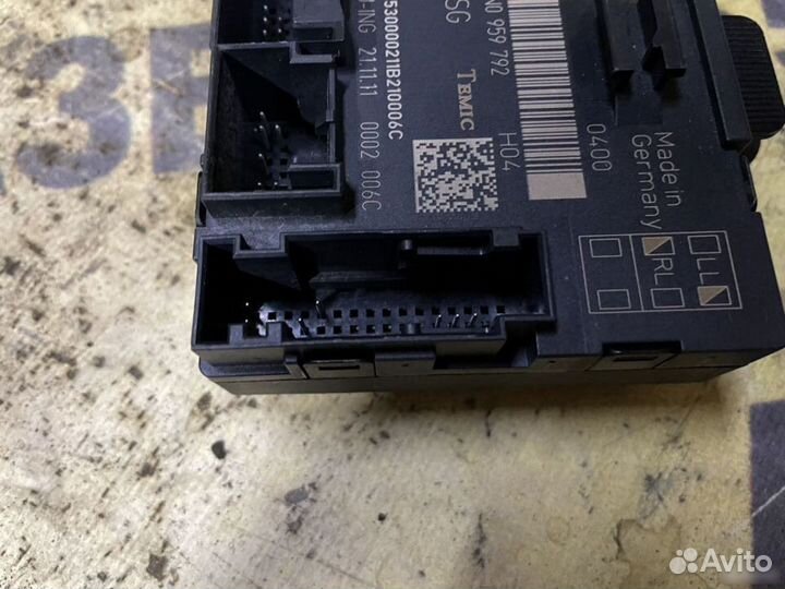 Блок комфорта передней правой двери Skoda Yeti