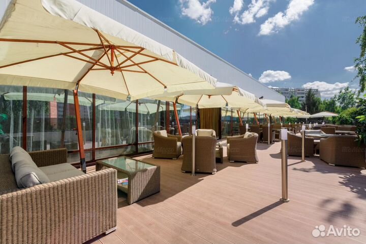 Зонт летний для уличного кафе, стойка сбоку