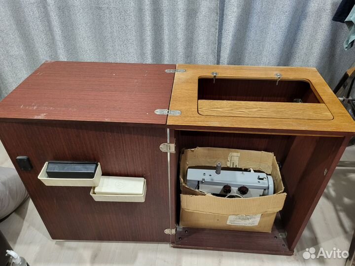 Швейная машинка чайка 142м