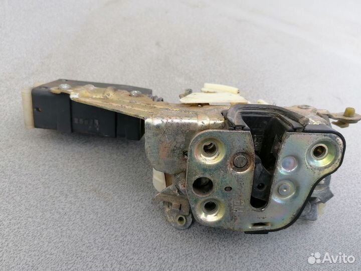 Замок двери передней правой для Opel Omega B