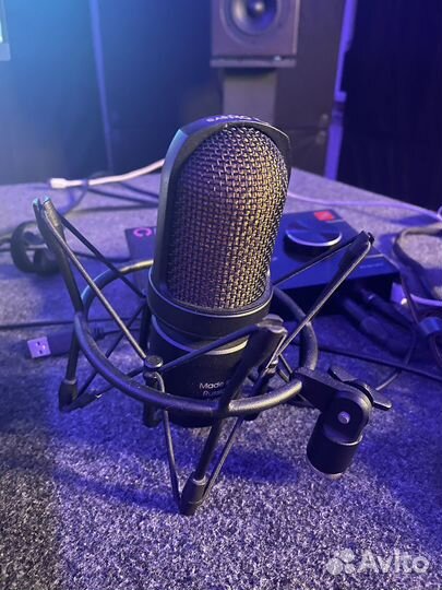 Студийный конденсаторный микрофон Октава мк-105