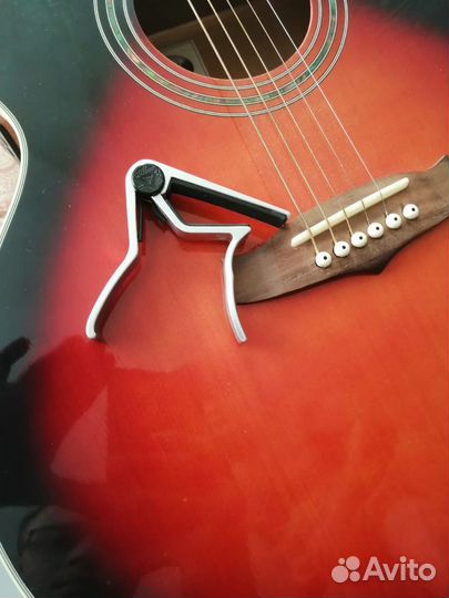 Акустическая гитара
