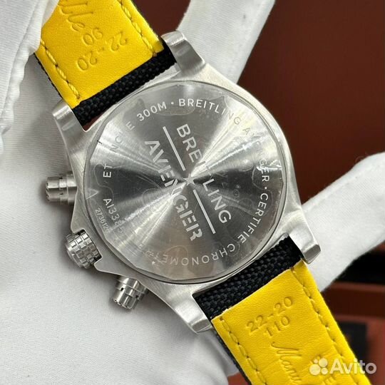 Часы Breitling Avenger Chronograph