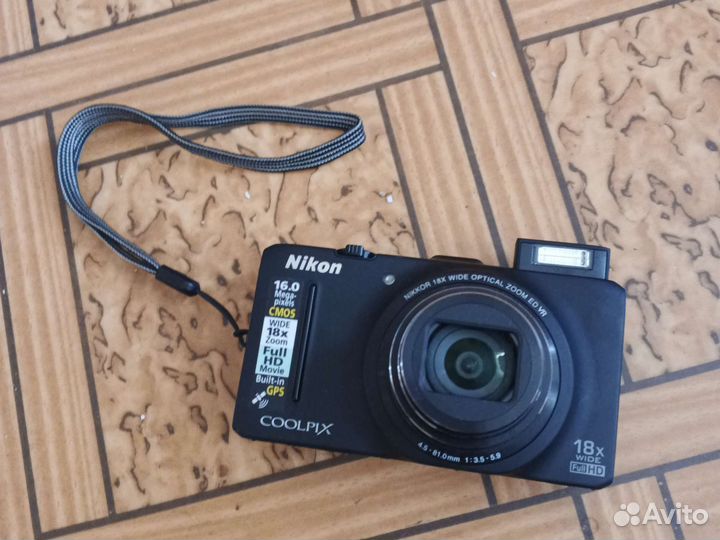 Компактный фотоаппарат Nikon Coolpix s9300