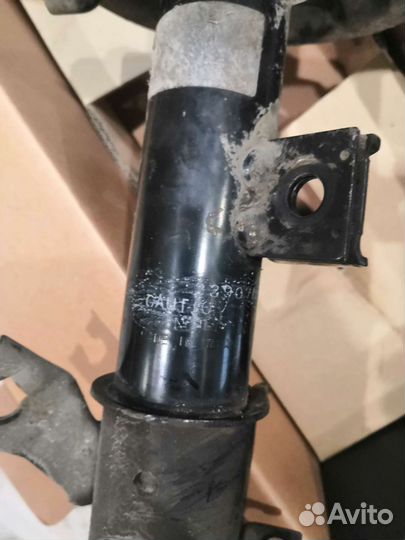 Амортизатор правый передний Nissan Murano Z50