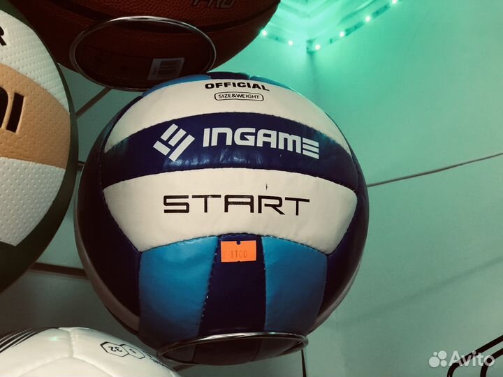 Разные волейбольные мячи в наличии