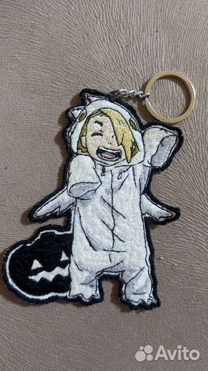 Брелок, вышитый гладью 