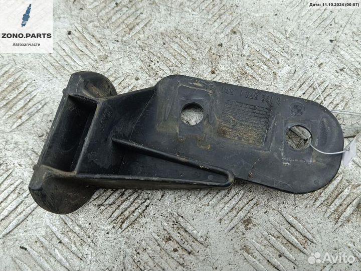 Кронштейн бампера переднего 8122578 на BMW 3 E36 (1991-2000)