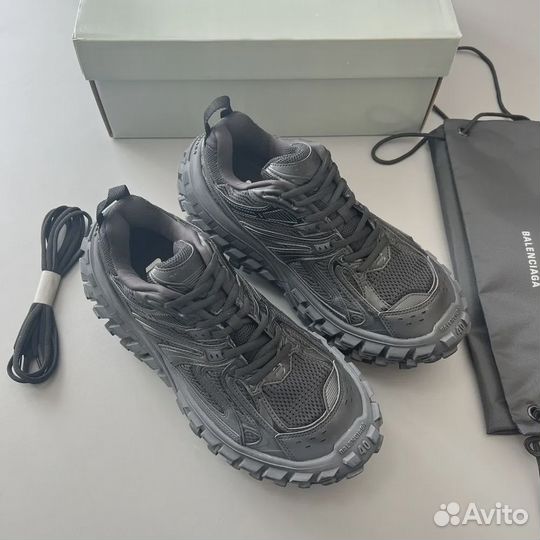 Balenciaga defender