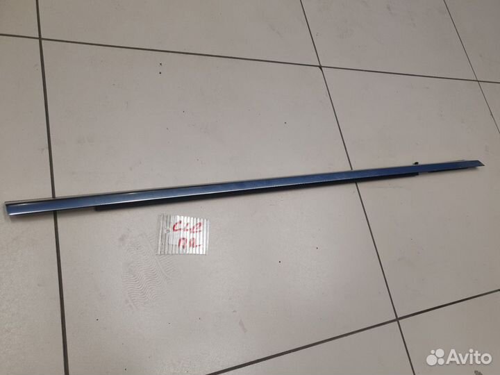 Молдинг стекла передней правой двери Mercedes GLC