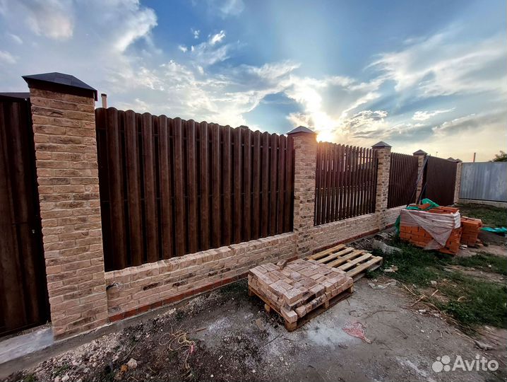 Забор из евроштакетника