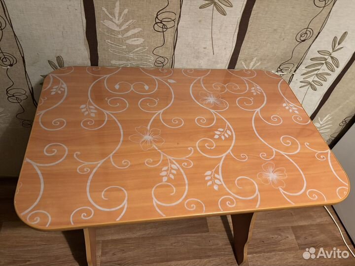 Кухонный стол