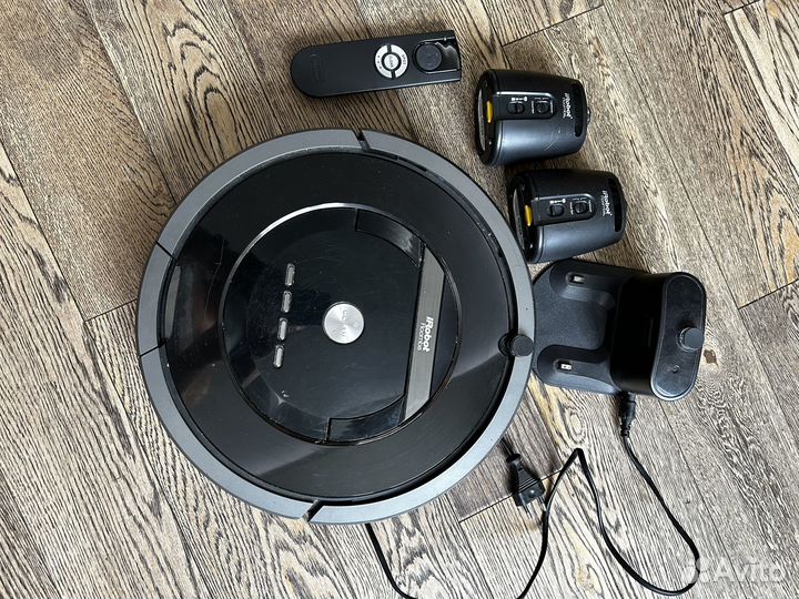 Робот пылесос iRobot Roomba 880 полный комплект