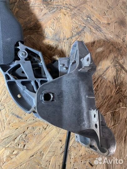 Рычаг стояночного тормоза Volkswagen Golf 1K BSE