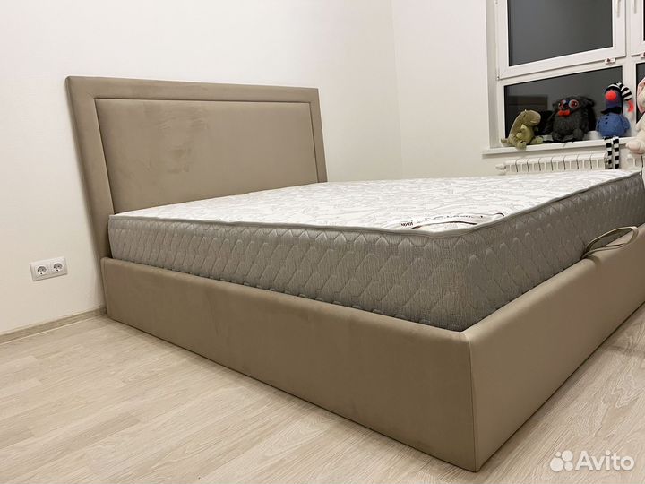 Кровать двухспальная