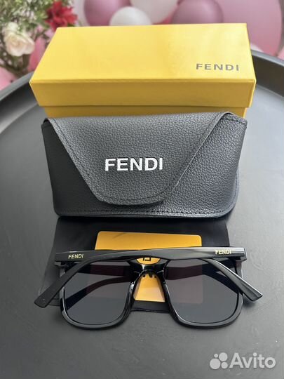 Солнцезащитные очки Fendi новые