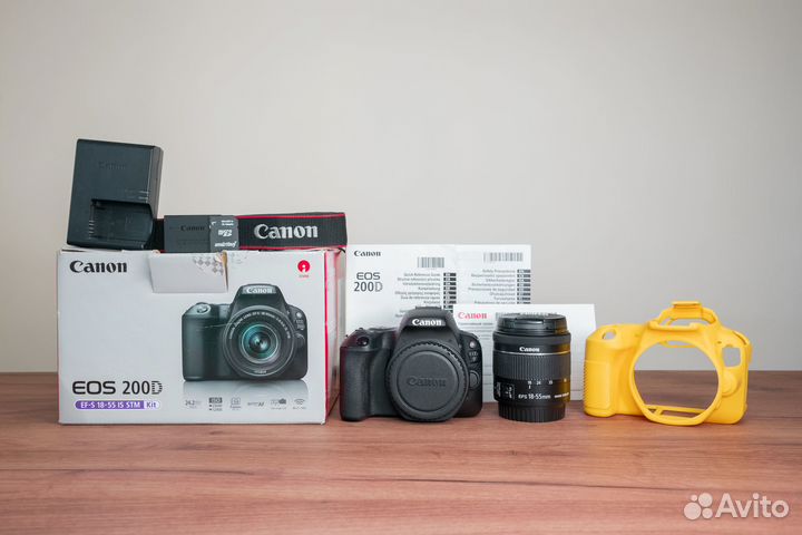 Фотоаппарат Canon 200D + 18-55 IS STM